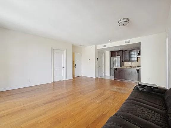 6336 99Th St - Photo 4 of 8