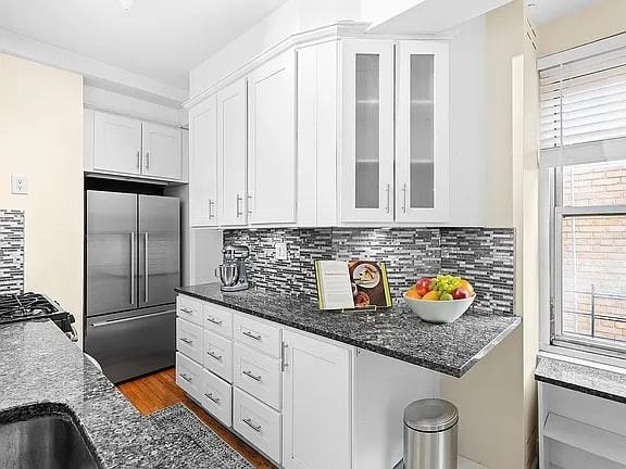 1435 Lexington Ave - Photo 3 of 6