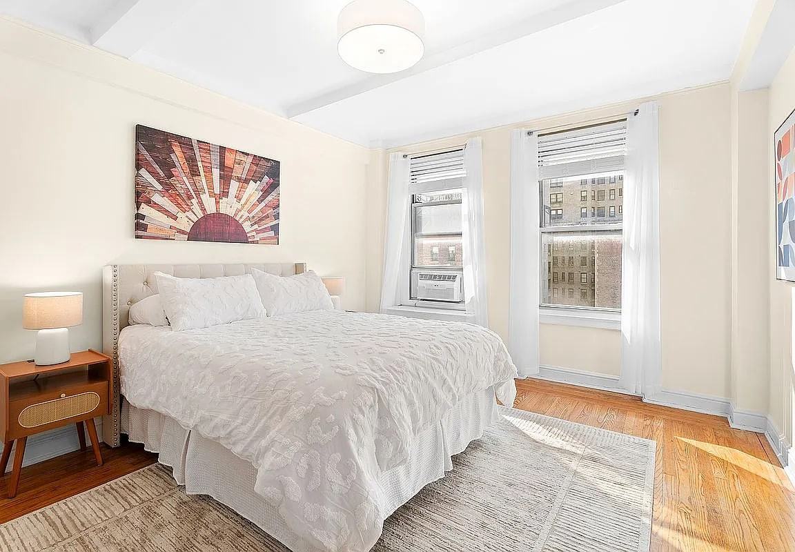 1435 Lexington Ave - Photo 4 of 6