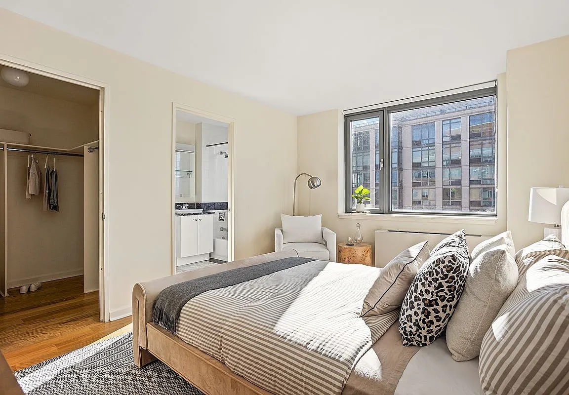 425 Main St - Photo 4 of 6