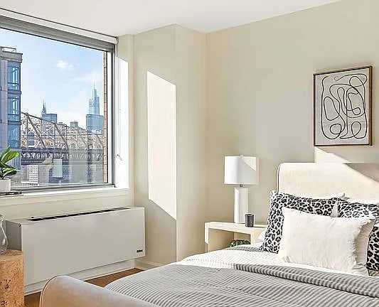 425 Main St - Photo 5 of 6