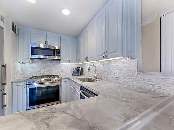 515 E 79Th St - Photo 5 of 10