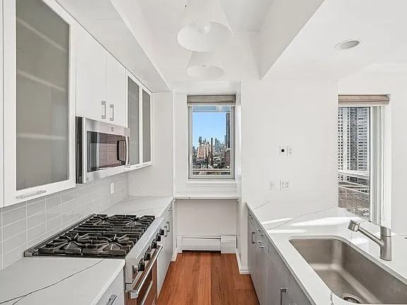 205 E 59Th St - Photo 3 of 8