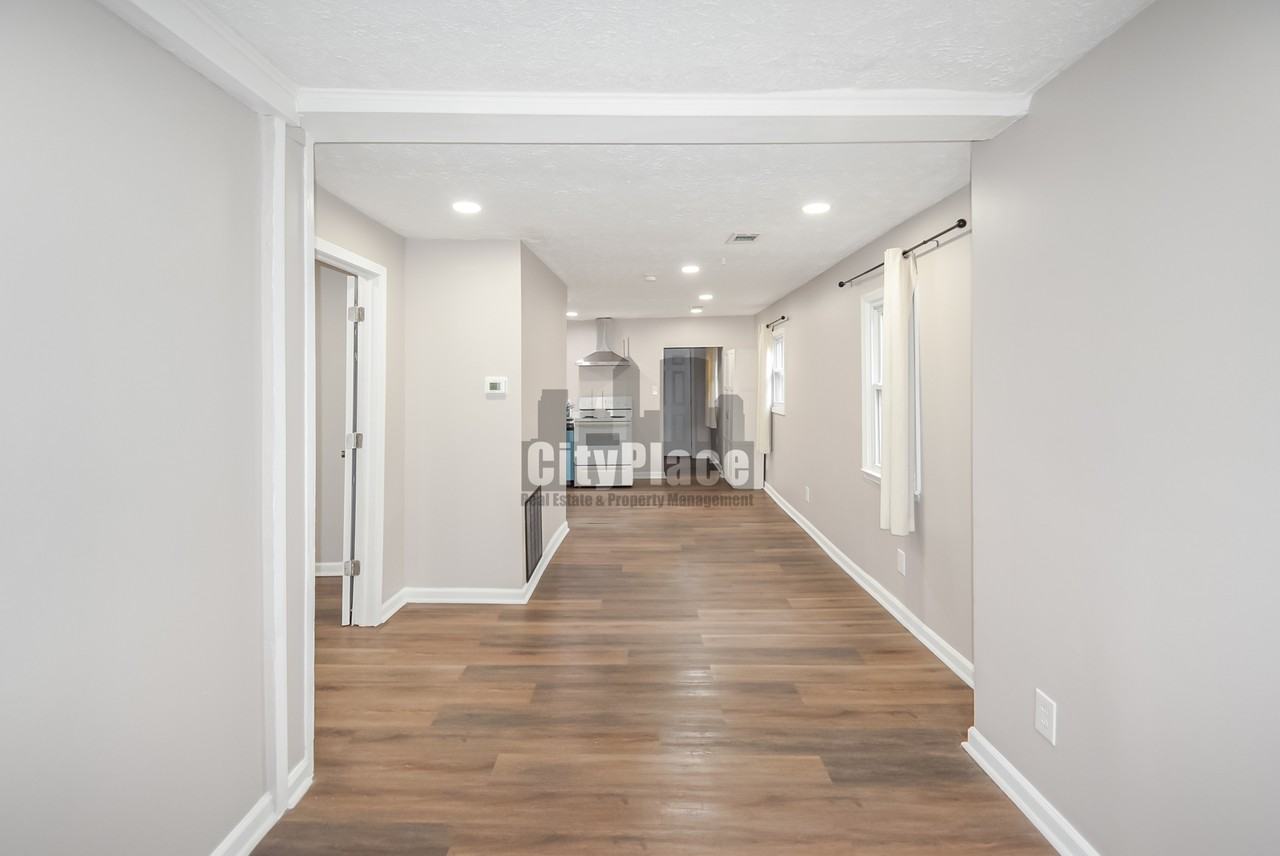 2415 N Oxford St - Photo 6 of 16