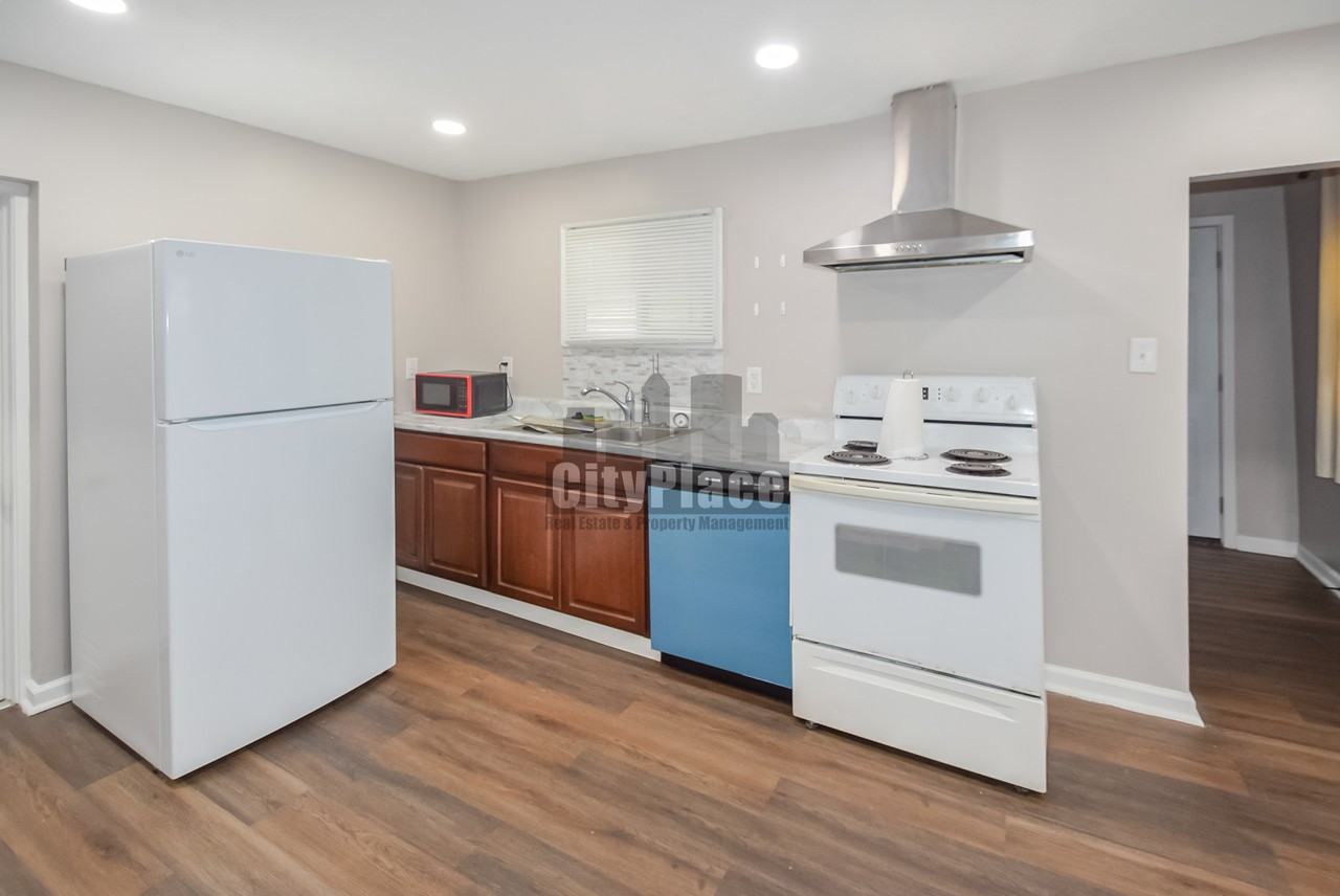 2415 N Oxford St - Photo 7 of 16