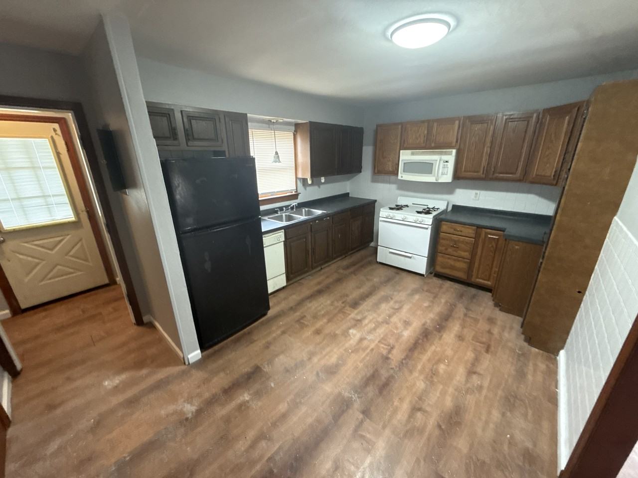 1134 Laredo Ave - Photo 5 of 18