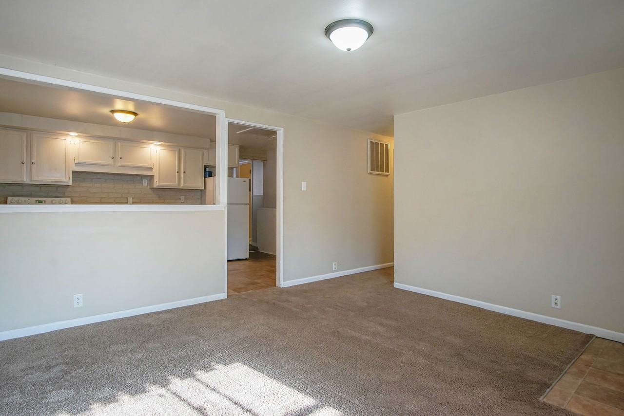 1007 E Chippewa Ave - Photo 2 of 18