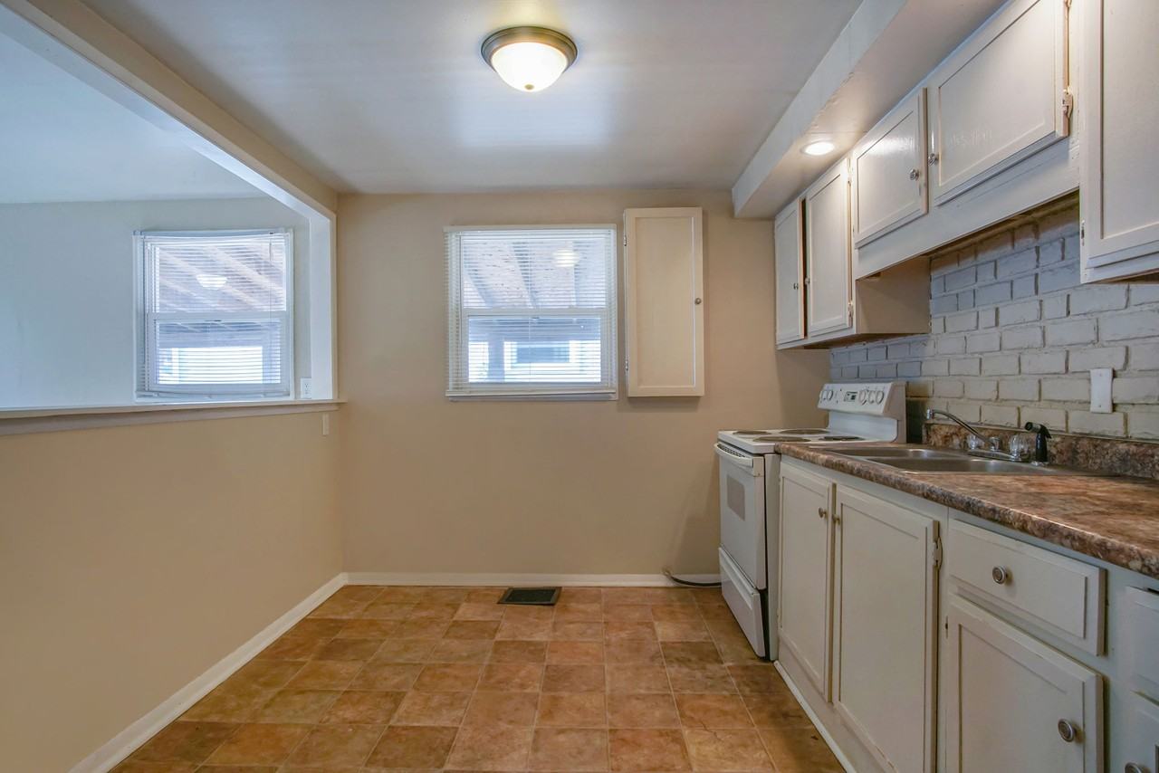 1007 E Chippewa Ave - Photo 6 of 18