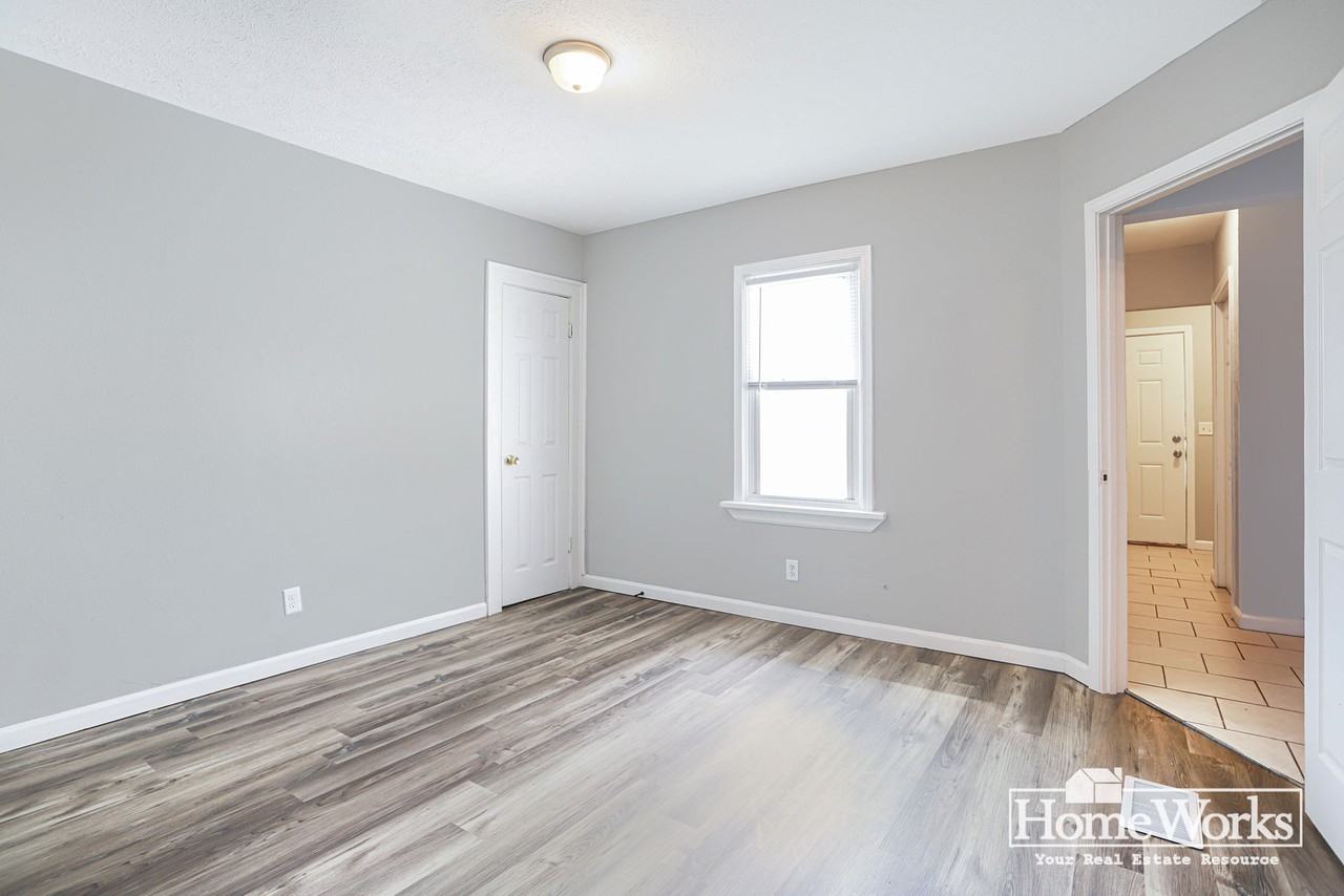 1101 S 33rd St - Photo 5 of 17