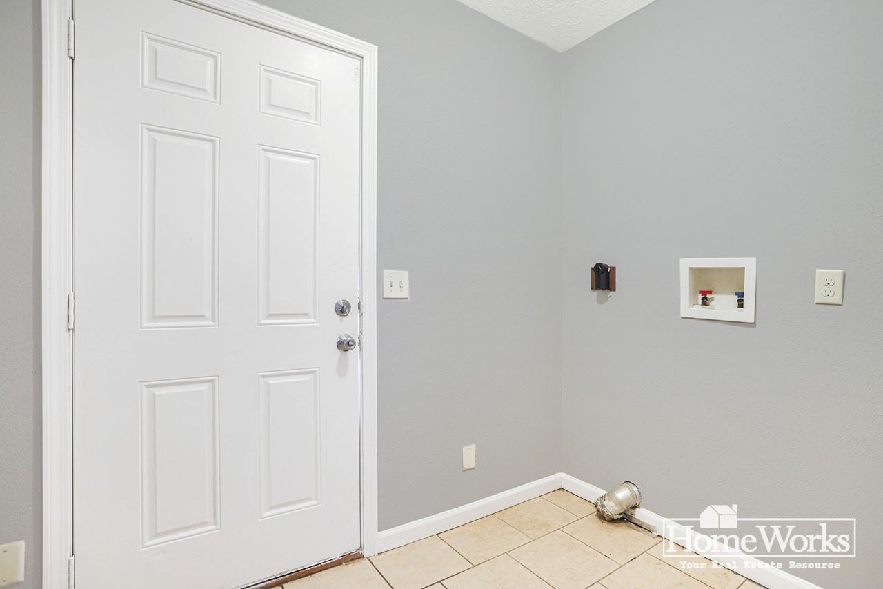 1101 S 33rd St - Photo 6 of 17