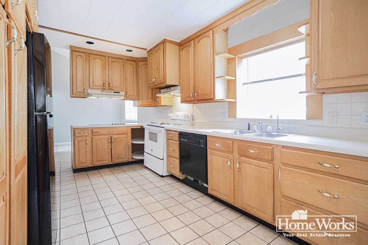 1101 S 33rd St - Photo 7 of 17