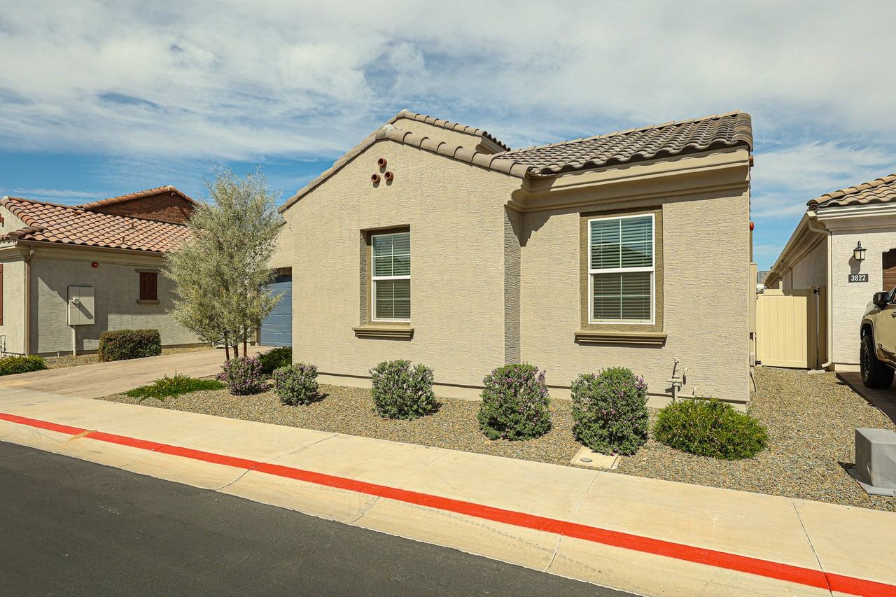 3812 E Bartlett Way - Photo 3 of 29