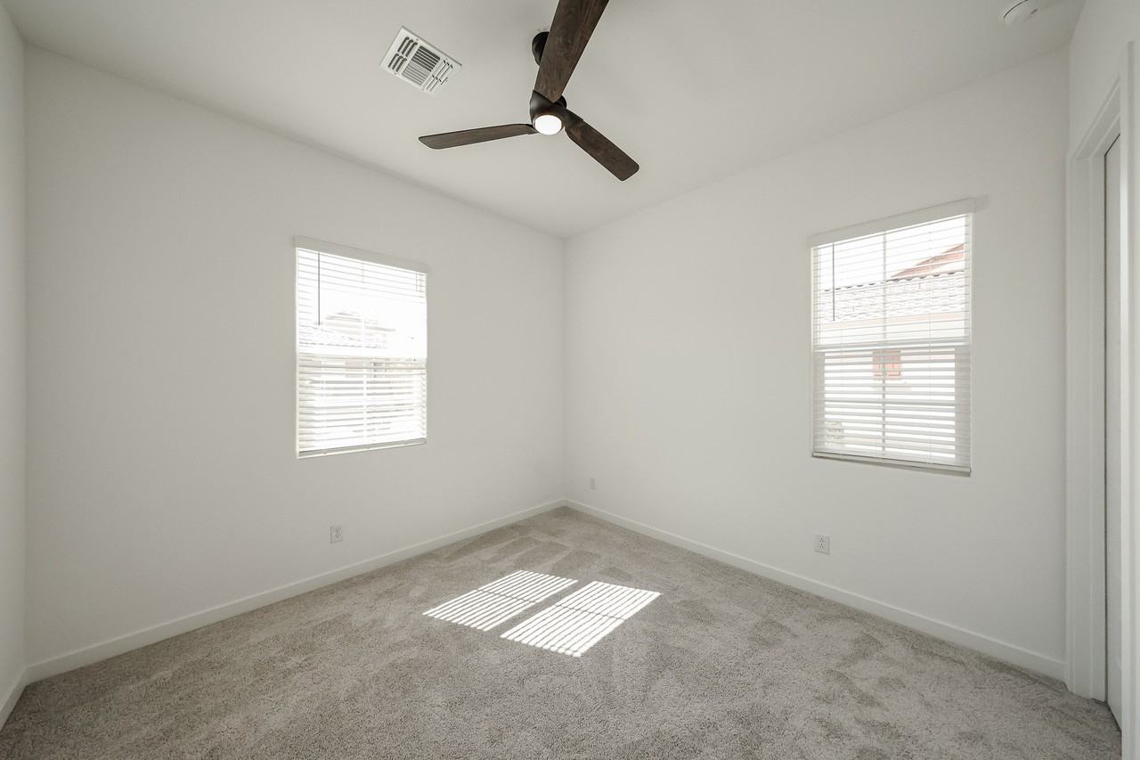 3812 E Bartlett Way - Photo 5 of 29