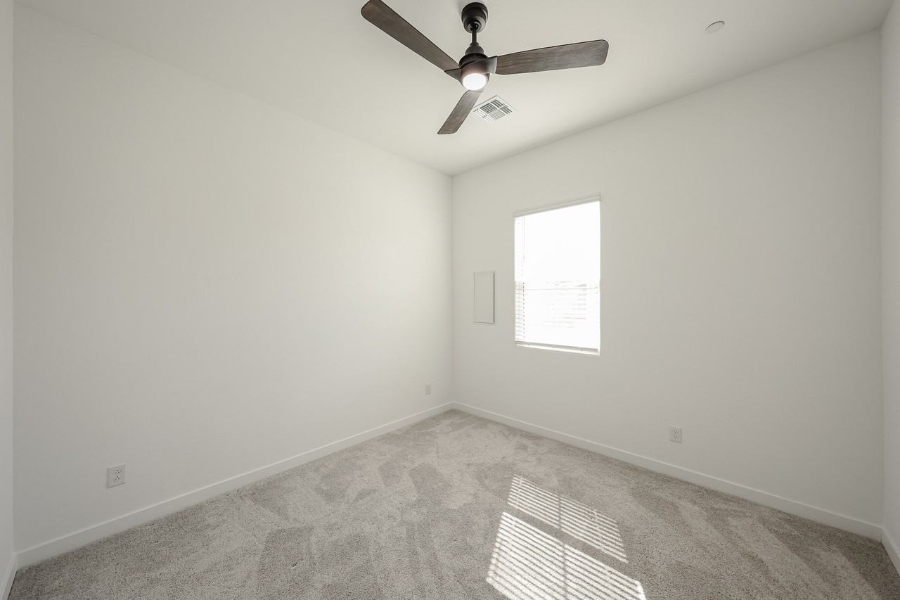 3812 E Bartlett Way - Photo 7 of 29