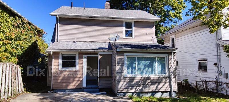 702 W Fairview Ave - Photo 3 of 20