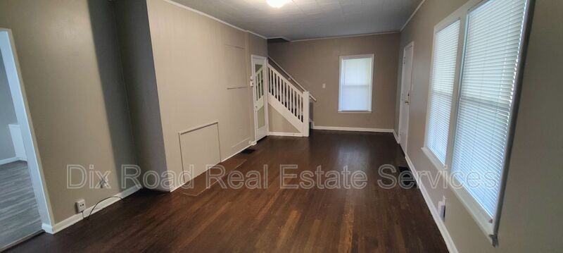 702 W Fairview Ave - Photo 4 of 20