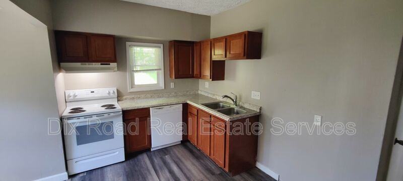 702 W Fairview Ave - Photo 7 of 20