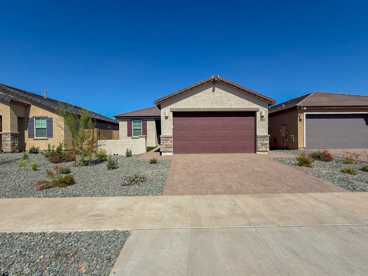 9810 W Pinchot Ave - Photo 2 of 29