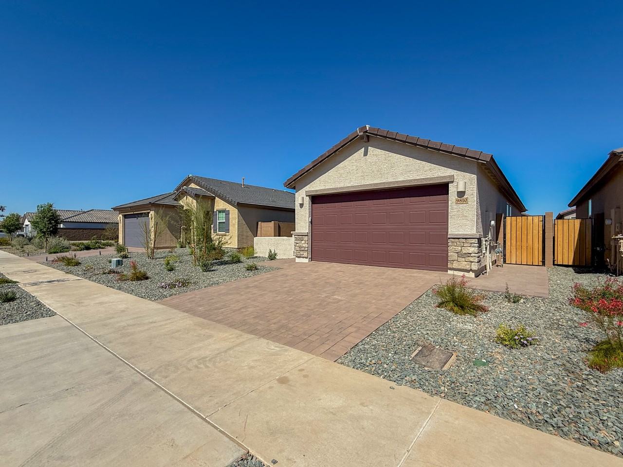 9810 W Pinchot Ave - Photo 3 of 29