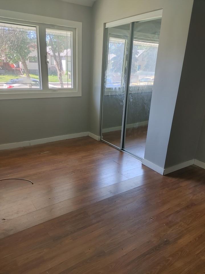 1335 Athol St - Photo 4 of 8