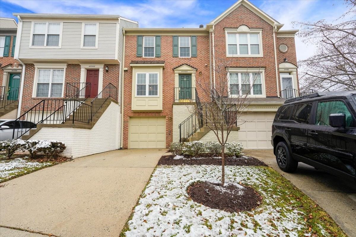 45590 Whitcomb Sq - Photo 2 of 50