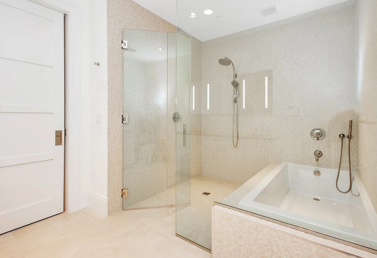 15 Kensington Rd #312 - Photo 4 of 9