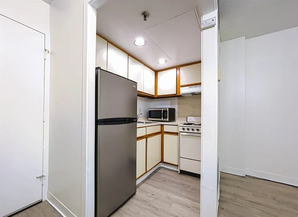 70 Southbridge St #705 - Photo 4 of 13