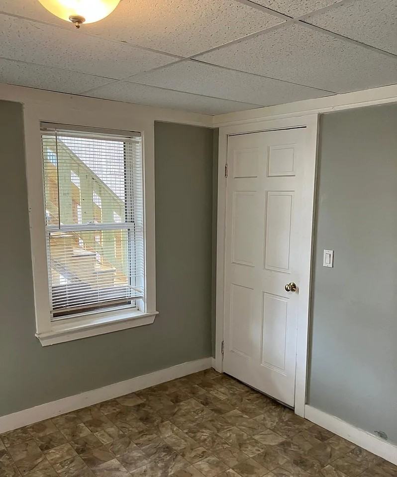 117 W 7th St #1 - Photo 4 of 10