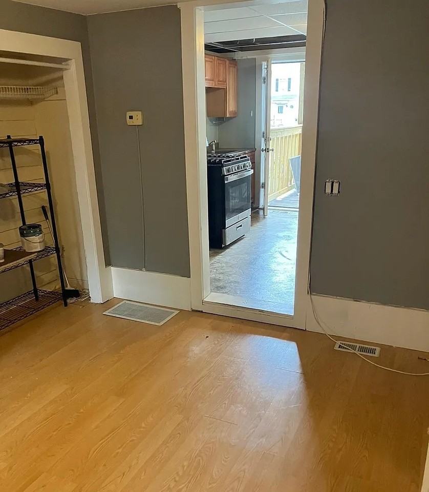 117 W 7th St #1 - Photo 7 of 10