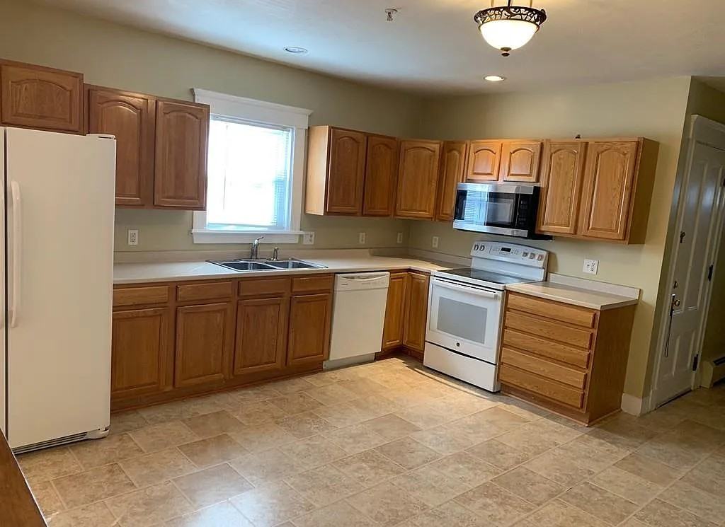 142 Elm St #4 - Photo 6 of 10