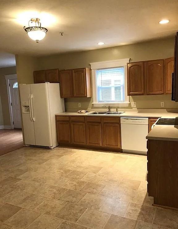 142 Elm St #4 - Photo 7 of 10