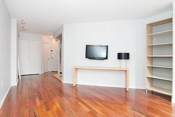 176 W 86th St #2F - Photo 7 of 15