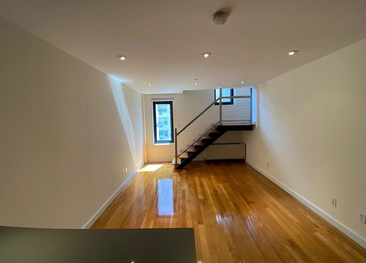 215 E 81st St #6G - Photo 2 of 12