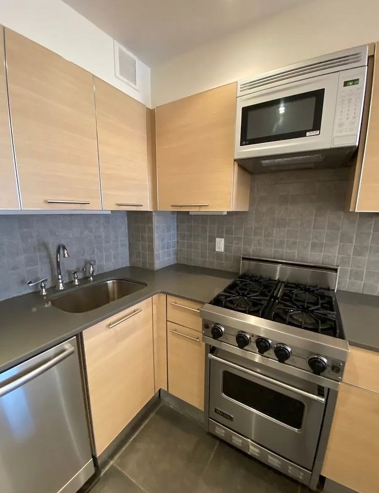 215 E 81st St #6G - Photo 6 of 12