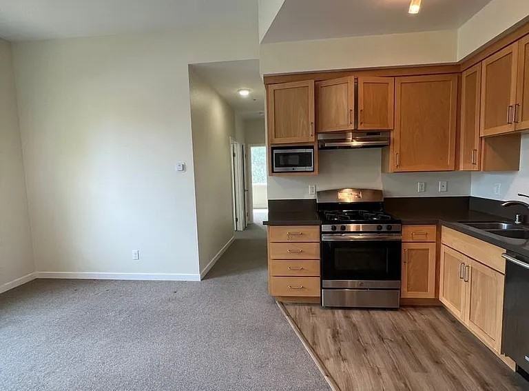 251 High St #B - Photo 2 of 14