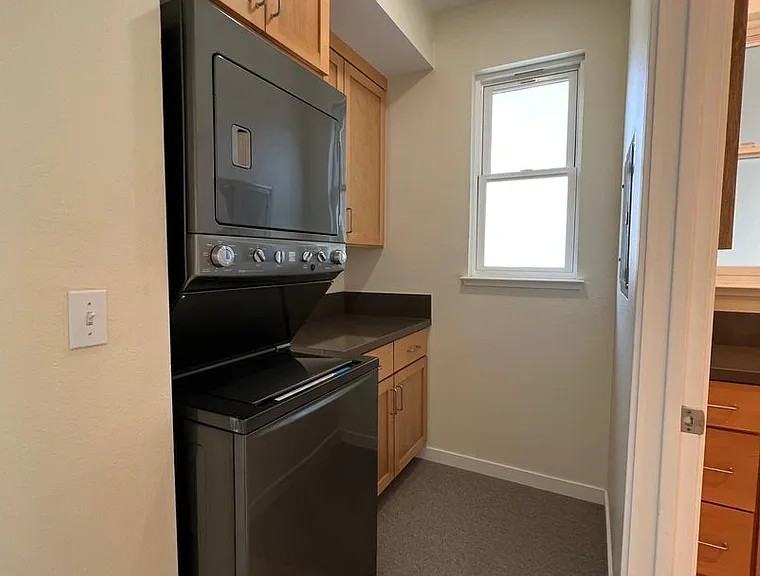 251 High St #B - Photo 3 of 14