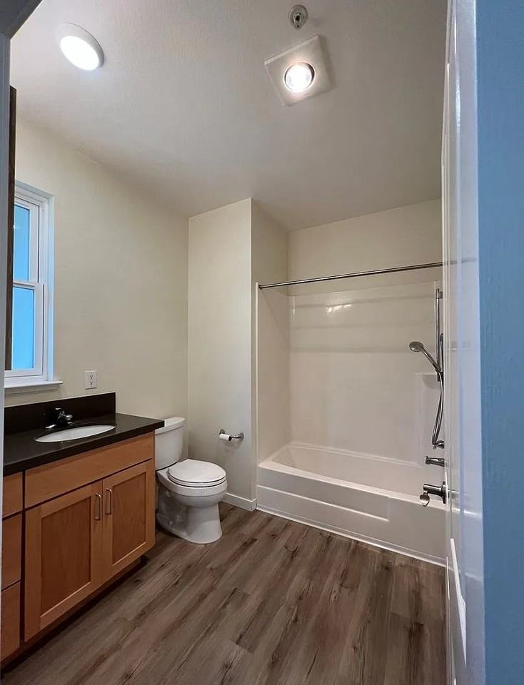 251 High St #B - Photo 4 of 14