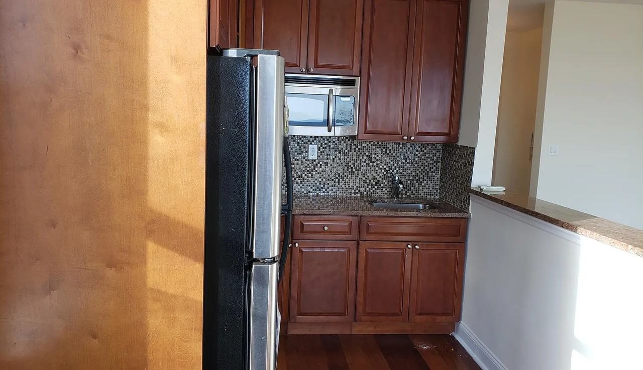 301 Brightwater Ct #6C - Photo 3 of 10