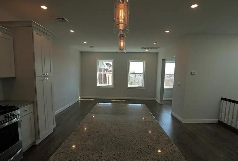 318 Princeton St #2 - Photo 3 of 8