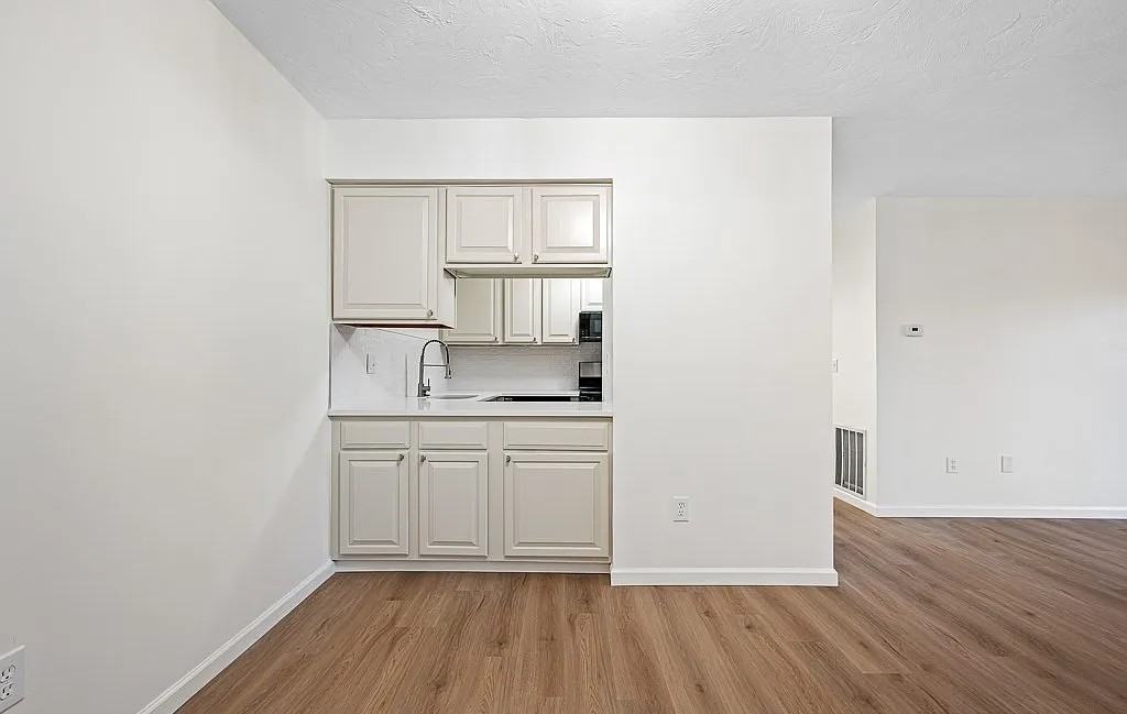 340 Sunderland Rd #43 - Photo 7 of 19