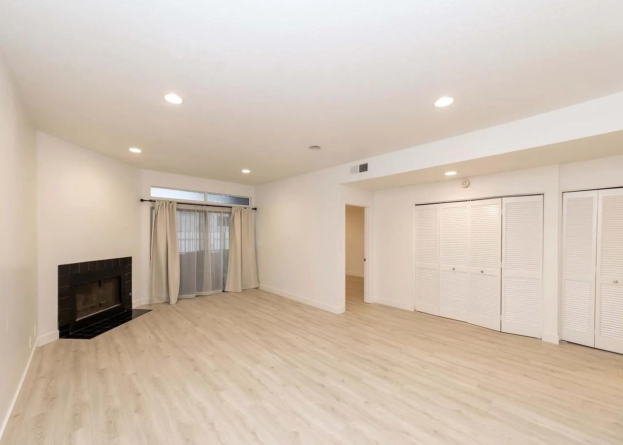 431 S Kingsley Dr #105 - Photo 3 of 22