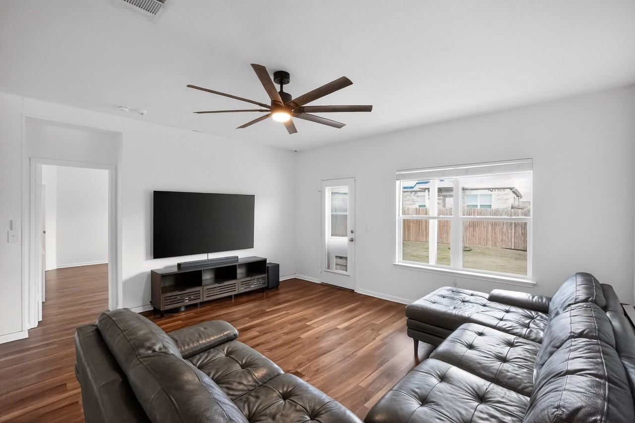 109 Shiner Ln - Photo 4 of 25