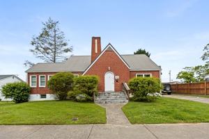 featured image of 616 W Maple St #1