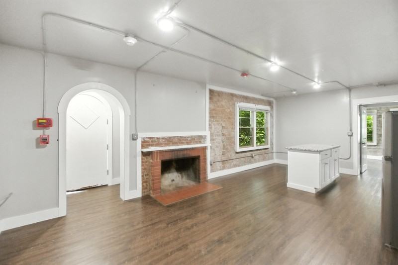 616 W Maple St #1 - Photo 5 of 12