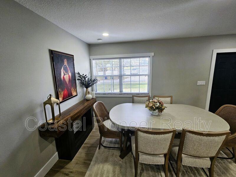 8711 N Wick Pl - Photo 6 of 40