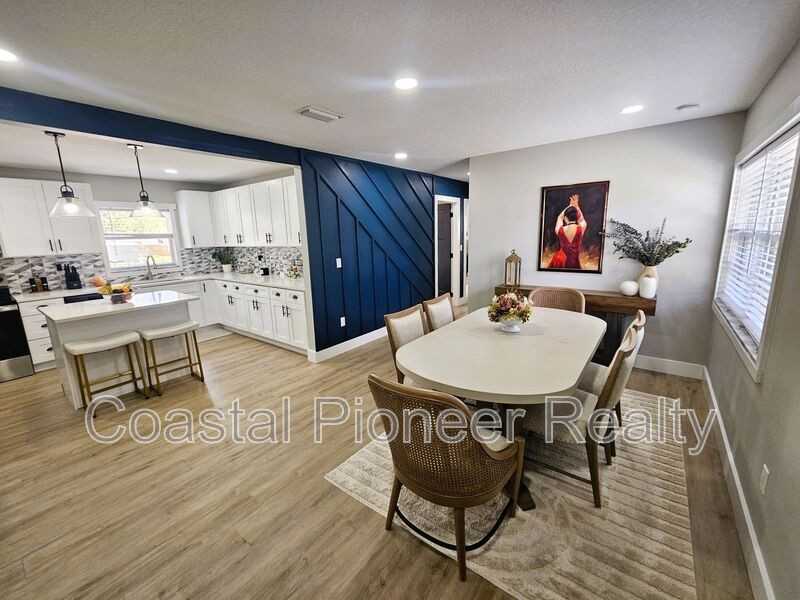 8711 N Wick Pl - Photo 7 of 40