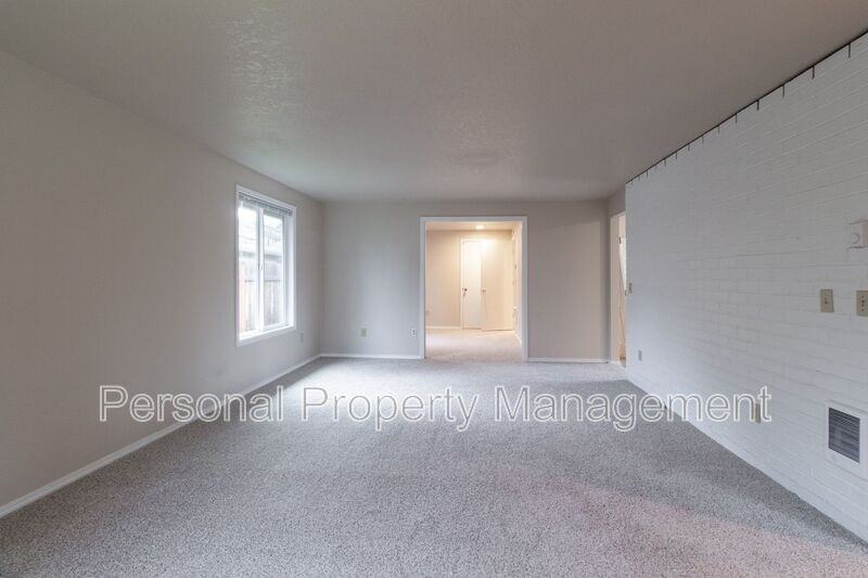 9606 Ne 63rd St - Photo 3 of 18