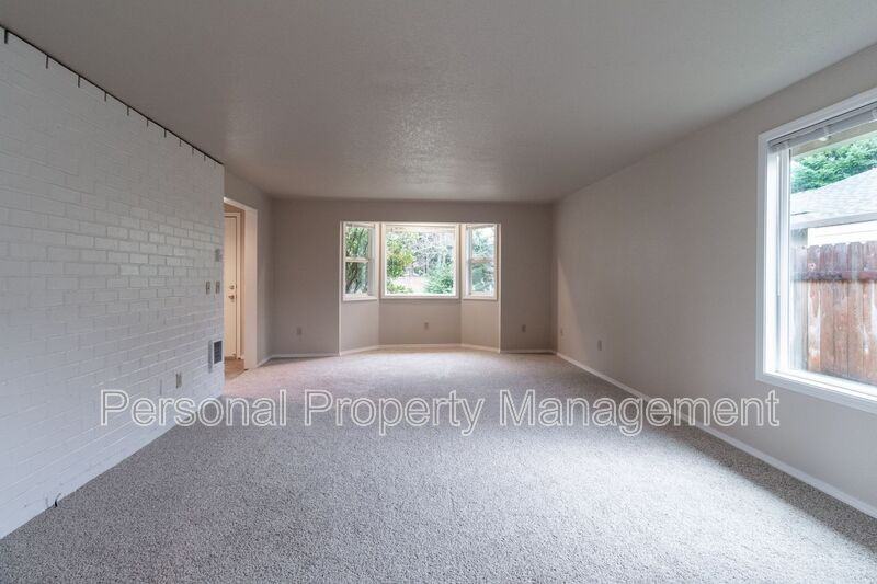 9606 Ne 63rd St - Photo 4 of 18