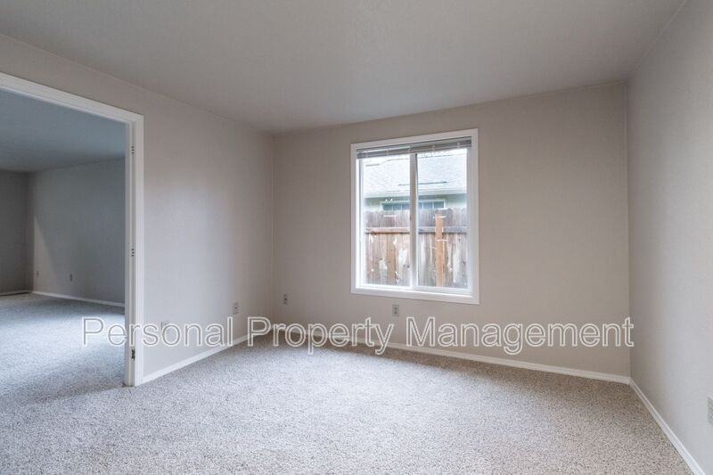 9606 Ne 63rd St - Photo 7 of 18