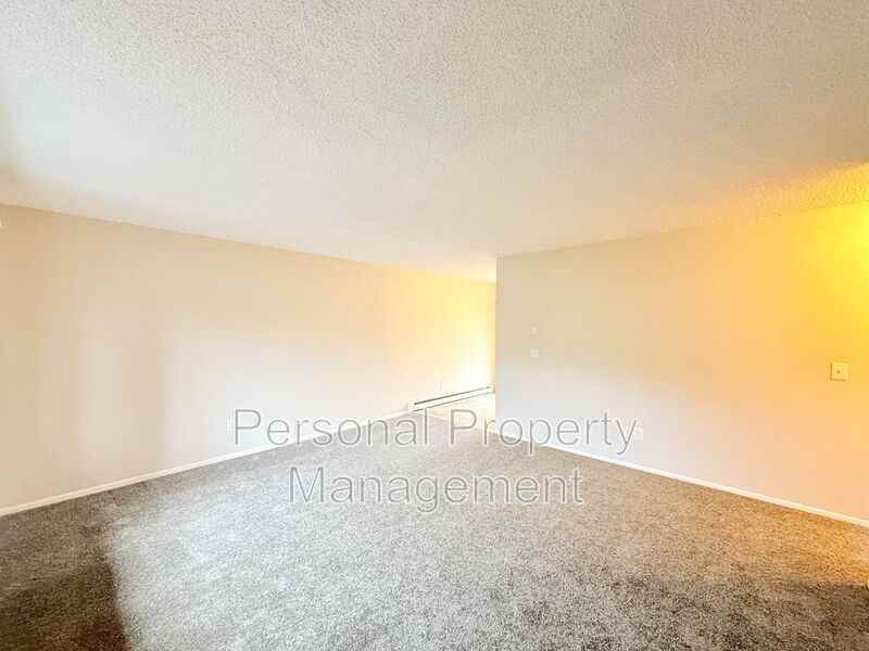 1335 Z St #B - Photo 2 of 13